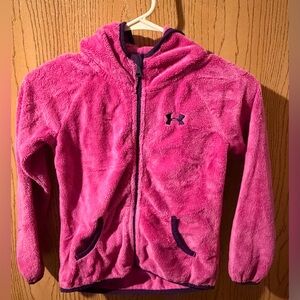 Girls size 6 bundle
Two hoodies and one puffy vest